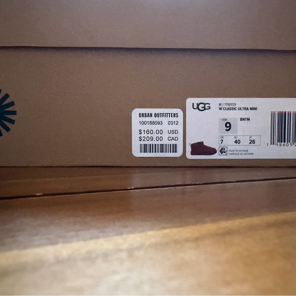 NWT UGG Women's Classic Ultra Mini Ankle Boot Burnt Magenta Size 9/ EU 40 - Picture 3 of 4